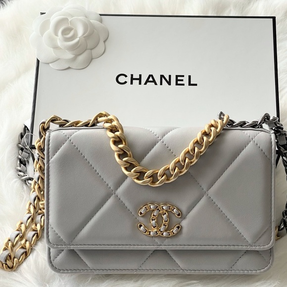 Chanel | 21A Dove Grey Wallet on Chain - BN - Picture 2 of 6